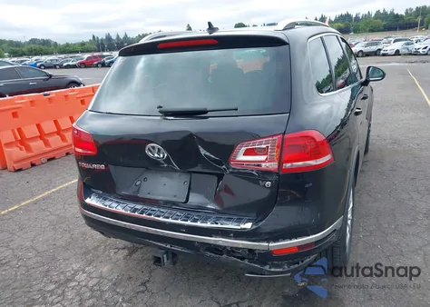 2016 Volkswagen Touareg Sport/Lux/Executive z USA, uszkodzony, nr VIN WVGEF9BP2GD002219